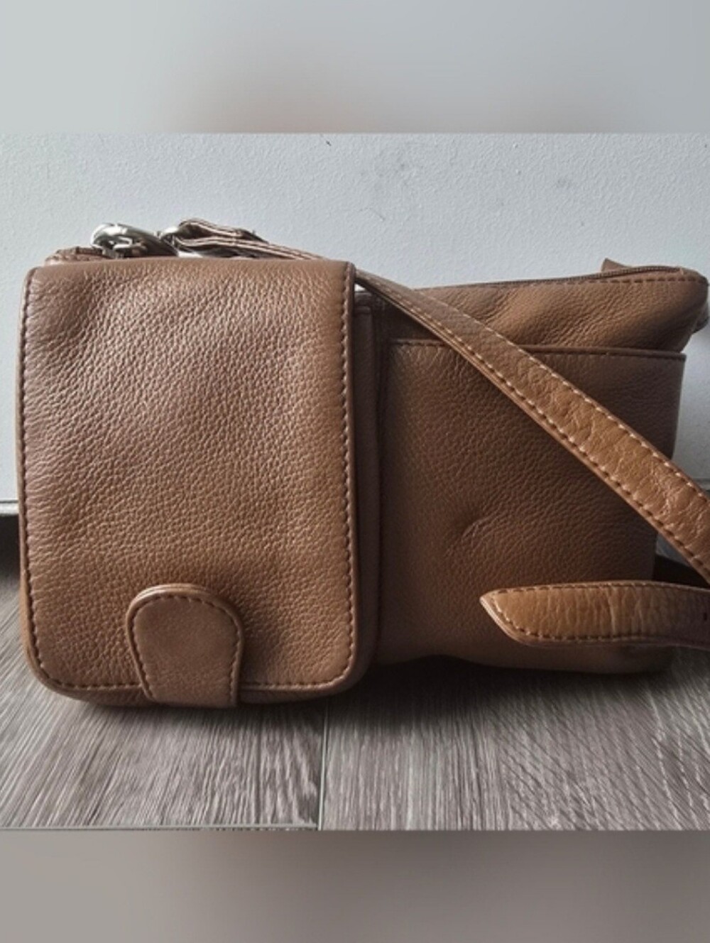 Hobo International Top Grain Leather Crossbody Bag Cognac Tan Multi Pocket Boho